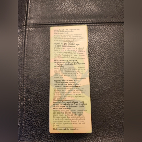 Clinique Stay-Matte Oil-Free Makeup Foundation In 09 Neutral - Picture 3 of 8